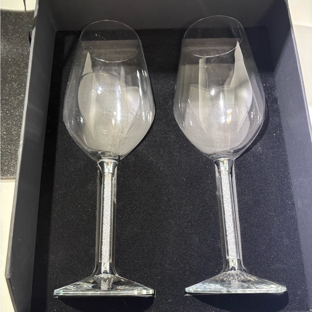 Givenchy Parfums Crystal Stem Wine Glasses set